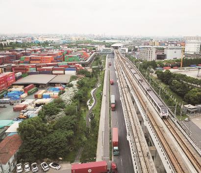 整治港城路集卡违停